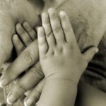 Cekricek.id – Jika kamu pernah mendengar istilah Strawberry Generation, maka kamu juga harus tahu tentang Strawberry Parents. Gaya didikan orang tua yang memiliki peranan penting terhadap lahirnya generasi tersebut. Saat ini pun sudah ada banyak contoh di dalam masyarakat yang memiliki gaya didikan tersebut.
