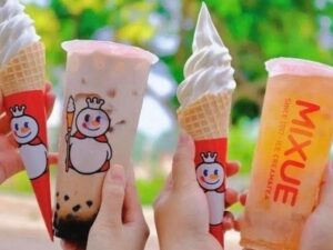 Cekricek.id – Warung es krim dan minuman asal Cina, Mixue sudah melebarkan sayapnya di berbagai daerah di tanah air. Produk asal negeri tirai bambu itu pun sering dipertanyakan kehalalannya bagi sebagian masyarakat muslim. Terbaru Majelis Ulama Indonesia (MUI) telah mengeluarkan fatwa baru tentang produk tersebut.