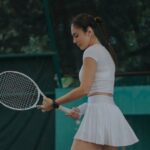 Cekricek.id – Wulan Guritno memang sudah diakui memiliki paras cantiknya yang awet. Apalagi ketika asyik bermain tenis, gerakannya yang begitu lincah membuatnya seakan kembali dua puluh tahun lebih muda dari usianya saat ini.