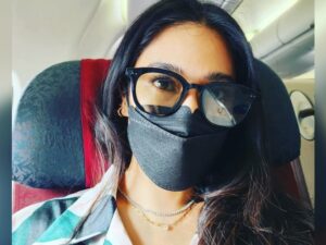 Cekricek.id – Dian Sastro banjir pujian setelah membagikan potret wajahnya saat sedang melakukan perjalanan dengan pesawat. Wajahnya yang tidak terpoles make up dipuji tetap terlihat cantik dan hal itu disepakati oleh para penggemar yang meramaikan kolom komentar unggahannya.