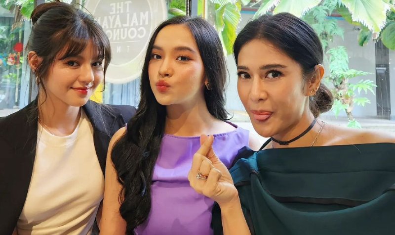 Cekricek.id – Dian Sastro dalam unggahan terbarunya membagikan foto bersama dengan penyanyi muda Lyodra Ginting dan seorang BA Esports, Vonny Felicia alias Vonzy. Mereka tampil dalam satu frame beradu pose bak tiga sahabat yang sedang nongkrong.