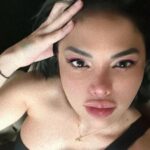 Cekricek.id – Nikita Mirzani mengeluh lewat sosial media bahwa dirinya sedang pusing akibat namanya yang banyak muncul dan menjadi pusat pemberitaan akhir-akhir ini. Artikel yang mengulas tentang kontroversi tentang dirinya memang sudah bejibun, terlebih tentang kasusnya dengan Bunda Corla.