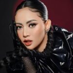 Cekricek.id - Rachel Vennya hadir dalam balutan outfit serba hitam pada pemotretan terbarunya. Sepasang baju dan celana kulit tersebut dia sebut sebagai dandanan ratu bulan. Hal itu disampaikan sendiri lewat unggahan pada akun sosial media miliknya.