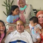 Cekricek.id – Aldila Jelita mengenang momen hari pertama sang suami, Indra Bekti, pulang ke rumah setelah hampir satu bulan diberada di rumah sakit. Dia membagikan sebuah foto yang diambil di hari tersebut yang memperlihatkan suasana suka cita seluruh anggota keluarga kecil mereka.