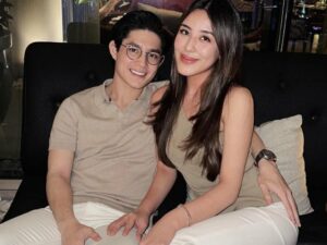 Cekricek.id – Teuku Rassya cukup sering membagikan foto-foto bersama dengan kekasih di media sosial. Perempuan cantik dengan tinggi yang hampir sepantaran dengannya itu sukses menuai perhatian penggemar untuk mencari tahu lebih dekat tentang dirinya.