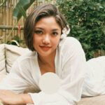 Cekricek.id – Marion Jola menyita perhatian netizen lewat foto terbaru yang dibagikan di akun media sosialnya. Dia ramai dipuji dengan penampilannya saat berpose bak putri duyung terdampar di atas tempat tidur yang terletak di ruang terbuka.
