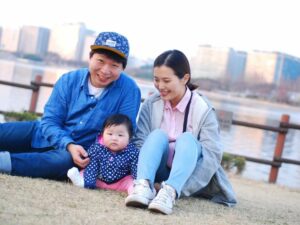 Cekricek.id, Viral – Jumlah penduduk Korea Selatan semakin berkurang. Hal itu karena tingkat kesuburan di sana anjlok ke rekor terendah. Data terbaru menunjukkan pada hari Rabu, (22/2/2023), bahwa jumlah rata-rata bayi yang diharapkan oleh para perempuan selama menurun dibanding tahun sebelumnya.