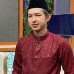 Cekricek.id – Dennis Lim adalah seorang pendakwah muda yang sangat menginspirasi. Kisah hidupnya yang unik membuat namanya banyak disorot dan membuat banyak orang semakin penasaaran pada sosoknya. Dalam sebuah acara bincang, dia menceritakan bagaimana awal mula dirinya bisa berada di jalan yang sekarang.