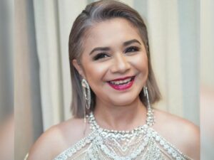 Cekricek.id, Berita Seleb dan Berita Artis – Penyanyi senior, Ruth Sahanaya beserta anak perempuannya ramai disorot karena sebuah unggahan di media sosial. Putrinya yang sudah berusia 27 itu memamerkan foto dirinya yang melakukan aksi yang cukup intim bersama seorang teman.
