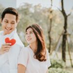 Ragu dengan perasaan pria yang kini menjadi pasanganmu? Berikut ini beberapa tanda pria punya perasaan mendalam padamu.