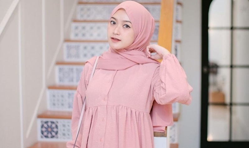 Empat Arti Warna Pakaian Sesuai Kepribadian 6 Cekricek.id, Viral - Warna pakaian yang menjadi favorit kita ternyata memiliki arti tersendiri serta dapat menjelaskan kepribadian seseorang.