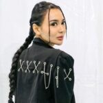 Wika Salim tampak tampil seksi dan menggoda lewat beberapa foto yang diunggah di Instagram pribadinya, Jumat (10/02/2023).