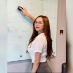 Cekricek.id - Netizen malah meminta Aura Kasih untuk menjadi sosok guru SD atau TK saja. Agar aman dari sejumlah imajinasi negatif siswa