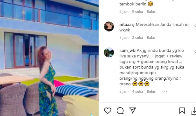 Janda Paling Bandit, Bunda Corla Asik Joget Sambil Pegang Gaun Hampir Melorot