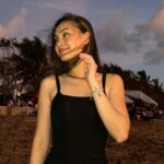 Cekricek.id - Berbagai pose yang diperlihatkan oleh Caitlin Halderman selalu menuai banyak pujian. Karena parasnya ini memang cakep kelewatan