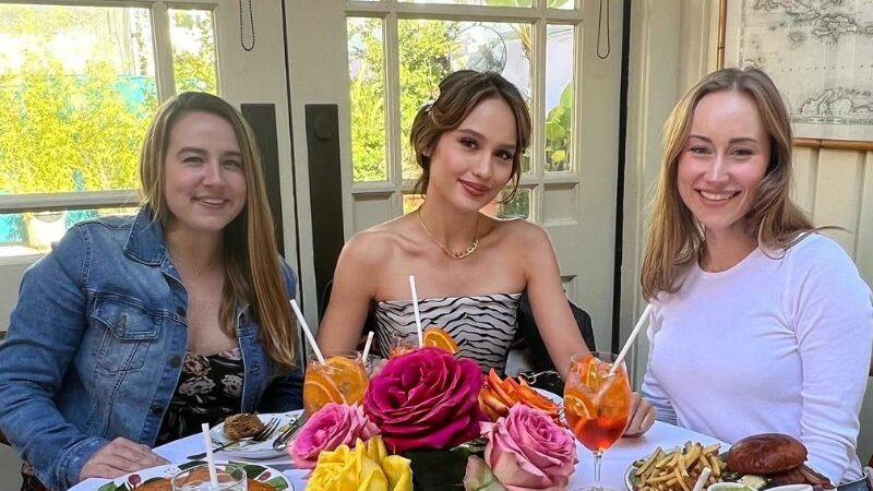 Cekricek.id, Berita Artis dan Berita Seleb - Artis multitalenta Cinta Laura dipuji sebagai sosok Barbienya Indonesia, terutama gayanyabagai putri raja