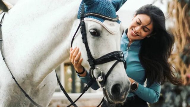 Cekricek.id, Berita Seleb dan Berita Artis - Wajah cantik serta senyuman indah dari seorang Dian Sastro dipuji netizen begitu mirip Kate Middleton