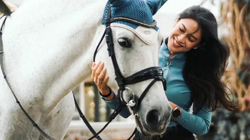 Cekricek.id, Berita Seleb dan Berita Artis - Wajah cantik serta senyuman indah dari seorang Dian Sastro dipuji netizen begitu mirip Kate Middleton