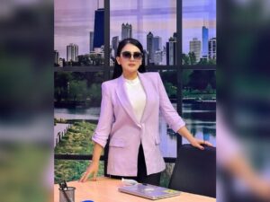 Cekricek.id, Berita Artis dan Berita Seleb - Penampilan dari seorang penyanyi cantik Dianna Dee Starlight dipuji begitu elegan tampil tertutup