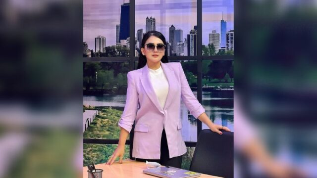 Cekricek.id, Berita Artis dan Berita Seleb - Penampilan dari seorang penyanyi cantik Dianna Dee Starlight dipuji begitu elegan tampil tertutup