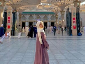 Cekricek.id - Penampilan Dinda Kirana saat berhijab dipuji begitu adem oleh warganet. Apalagi dengan tubuh mungilnya, intip foto menawannya