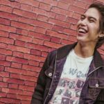 Cekricek.id, Berita Artis dan Berita Seleb - Penyanyi tampan El Rumi seolah membiarkan dan tersenyum saja menanggapi dijodohkan dengan Fuji