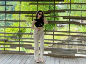 ekricek.id, Berita Artis dan Berita Seleb - Dari segi penampilan, artis cantik Hana Hanifah masuk deretan wanita cantik, terutama pemilihan outfit