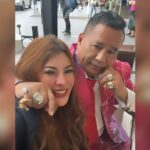 Cekricek.id - Tampak seorang gadis cantik memperlakukan Hotman Paris dengan amat posesif. Bahkan melebihi istri dari pengacara kondang ini
