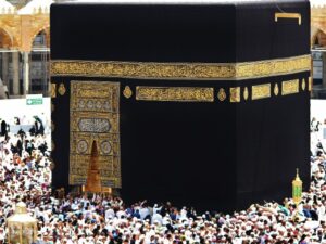 Cekricek.id - Ternyata ada salah satu kisah menarik mengenai satu-satunya bayi yang lahir di dalam Ka'bah.
