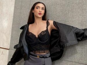 Cekricek.id, Berita Artis dan Berita Seleb - Bagi penggiat media sosial pasti tidak asing dengan sosok artis Larasyerinita dengan gaya mewahnya