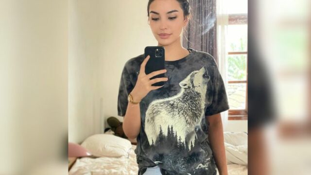 Cekricek.id - Artis sekaligus model cantik Manohara dipuji memiliki paras yang terlalu cantik alami. Apalagi cuma kaosan dan make up tipis