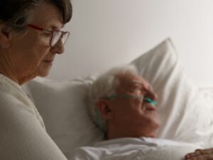 https://www.healthdigest.com/1209144/what-happens-in-the-final-moments-before-death/