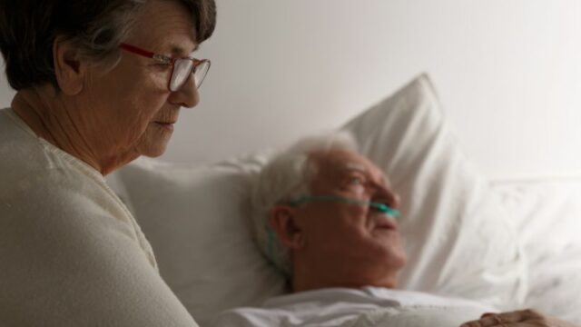 https://www.healthdigest.com/1209144/what-happens-in-the-final-moments-before-death/