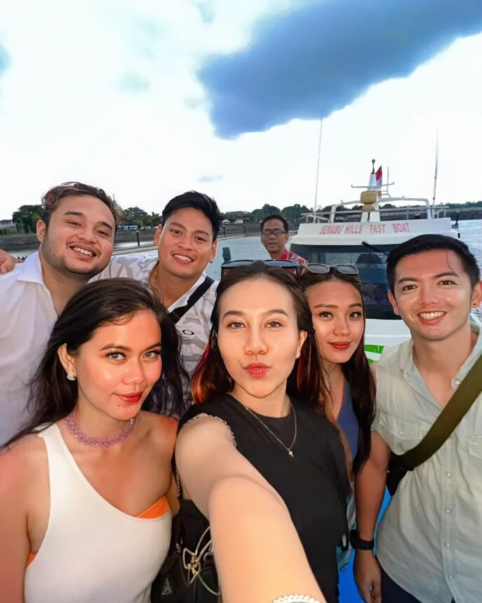 Cekricek.id, Berita Artis dan Berita Seleb - Intip Style Mayang Lucyana, Usai Operasi Hidung Makin Modis dan Cantik Abis