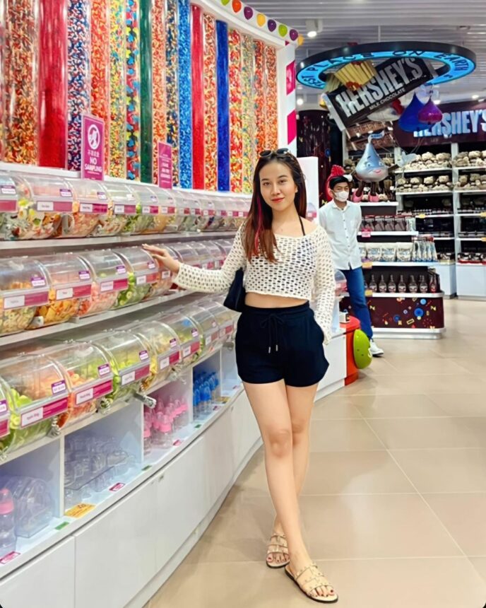 Cekricek.id, Berita Artis dan Berita Seleb - Intip Style Mayang Lucyana, Usai Operasi Hidung Makin Modis dan Cantik Abis