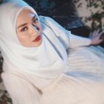 Cekricek.id - Netizen cari dibuat di merinding ketika mendengar suara indah dari seorang penyanyi cantik Nathalie Holscher