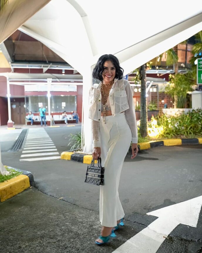 Cekricek.id, Berita Artis dan Berita Seleb -  Nikita Mirzani Pamer BH, Begini Komentar Pedar Netizen