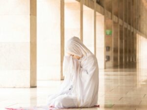 Cekricek.id, Portal Islam - Apakah jika seorang muslim meninggalkan salat  wajib maka perlu melakukan qodho alias mengganti salat tersebut