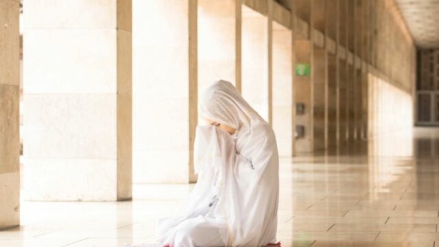 Cekricek.id, Portal Islam - Apakah jika seorang muslim meninggalkan salat  wajib maka perlu melakukan qodho alias mengganti salat tersebut