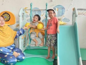 Cekricek.id - Kali ini netizen kembali dibuat syok ketika mendengar kabar bahwa Daus Mini digugat cerai oleh sang istri, Shelvie Hana karena ini