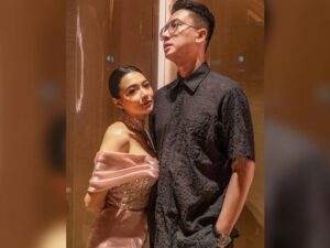 Cekricek.id - Sosok penyanyi cantik Wika Salim memamerkan sejumlah potretnya saat dipeluk erat oleh sang kekasih, netizen jadi nyesek