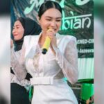 Cekricek.id - Sosok cantik Wika Salim sempat memamerkan sejumlah potretnya dengan menggunakan gaun putih saat asik berjoget.
