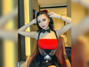 Cekricek.id - Memamerkan pose dengan memperlihatkan ketek seolah menjadi hal yang biasa dan andalan dari seorang Wika Salim.