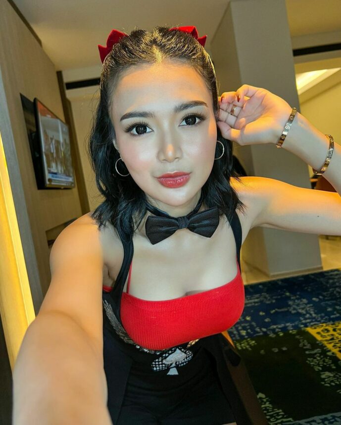Intip Wika Salim dengan Kostum Lucu, Pamer Ketek Jadi Andalan, Hingga Dijuluki "Ratu Ketek"