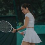 Cekricek.id - Sosok hot mama Wulan Guritno kembali memamerkan kebolehannya dalam bermain tenis. Bodinya kayak gak pernah makan cilok