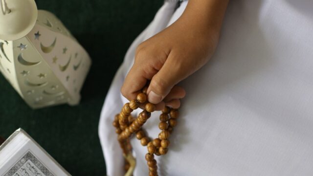 Cekricek.id - Dzikir merupakan hal yang bisa dilakukan kapan saja oleh umat muslim, misalnya saja untuk wanita yang sedang haid, ini manfaatnya
