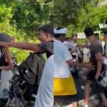 Cekricek.id, Berita Viral – Baru baru ini viral sebuah video yang memperlihatkan seorang turis asing mengamuk di tengah jalan. Pemicu kemarahannya diduga karena bule tersebut diminta untuk memperlambat laju kendaraan saat sebuah upacara adat sedang berlangsung. Tapi, bukannya mematuhi himbauan, dia malah marah-marah dan mengajak duel.