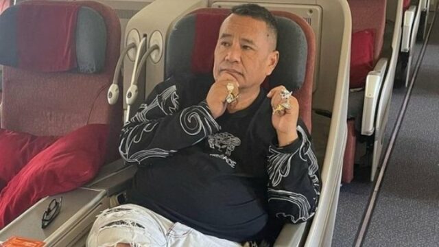 Cekricek.id, Berita Seleb dan Berita Artis – Hotman Paris berbagi cerita tentang pengalamannya saat kehilangan dompet. Katanya, ada seorang pria yang menemukan dan memberikan padanya tanpa ada selembar pun uang yang hilang. Namun, ketika diberi hadian ucapan terima kasih, orang tersebut malah menolaknya.