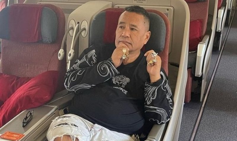 Cekricek.id, Berita Seleb dan Berita Artis – Hotman Paris berbagi cerita tentang pengalamannya saat kehilangan dompet. Katanya, ada seorang pria yang menemukan dan memberikan padanya tanpa ada selembar pun uang yang hilang. Namun, ketika diberi hadian ucapan terima kasih, orang tersebut malah menolaknya.