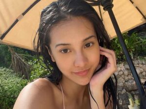 Anya Geraldine jika pergi main sama sang kekasih ternyata tidak pernah dibelikan apa apun bahkan makan juga harus bayar sendiri-sendiri.